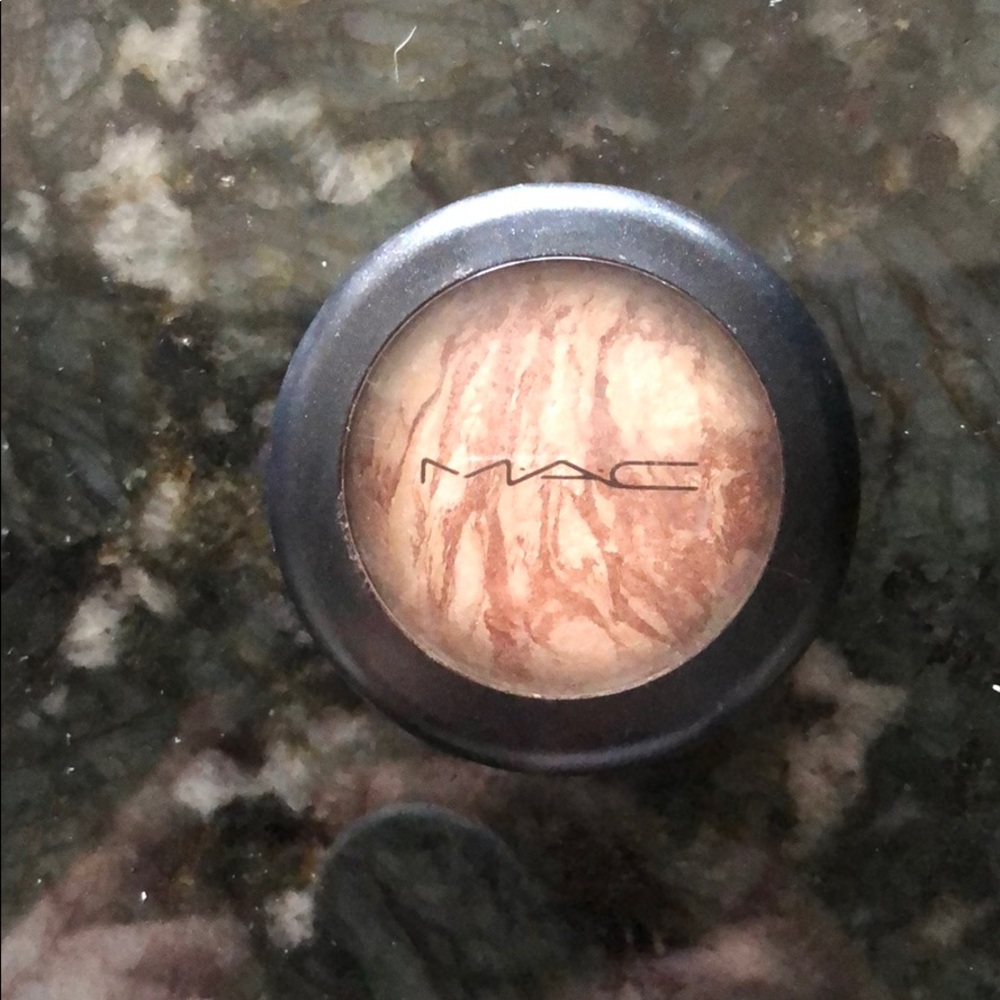 MAC summer haze mineralize eyeshadow